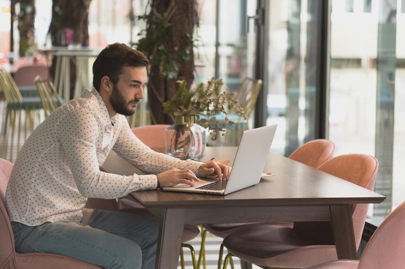 Detaillierte Performance-Analyse auf mehreren Bildschirmen