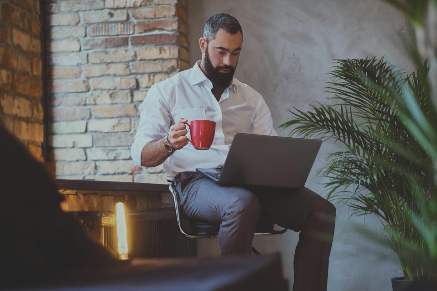 Netzwerk-Infrastruktur mit Glasfaser-Verbindungen